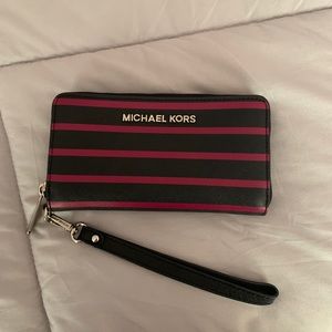 Michael Kors Zip Up Wallet